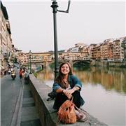 Profesora de apoyo escolar, barchiller y universitario. Soy una estudiante de arquitectura y he publicado dos libros